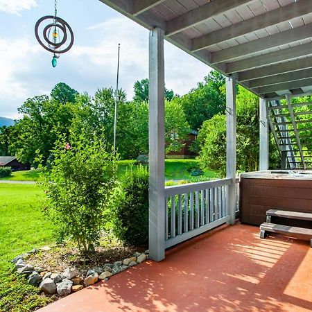 Ole Smoky Bnb - Game Room, Hot Tub, Mtn Views! 鸽子谷 外观 照片