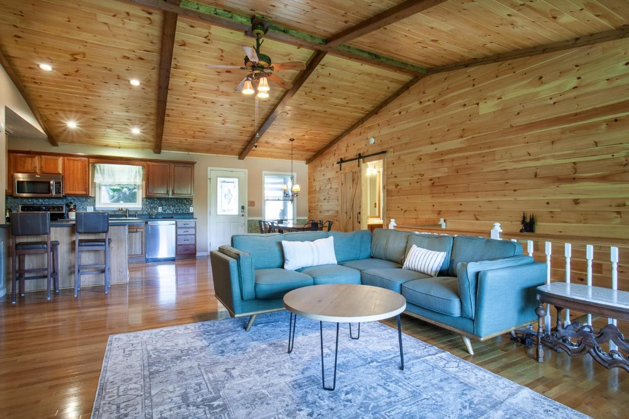 Ole Smoky Bnb - Game Room, Hot Tub, Mtn Views! 鸽子谷 外观 照片