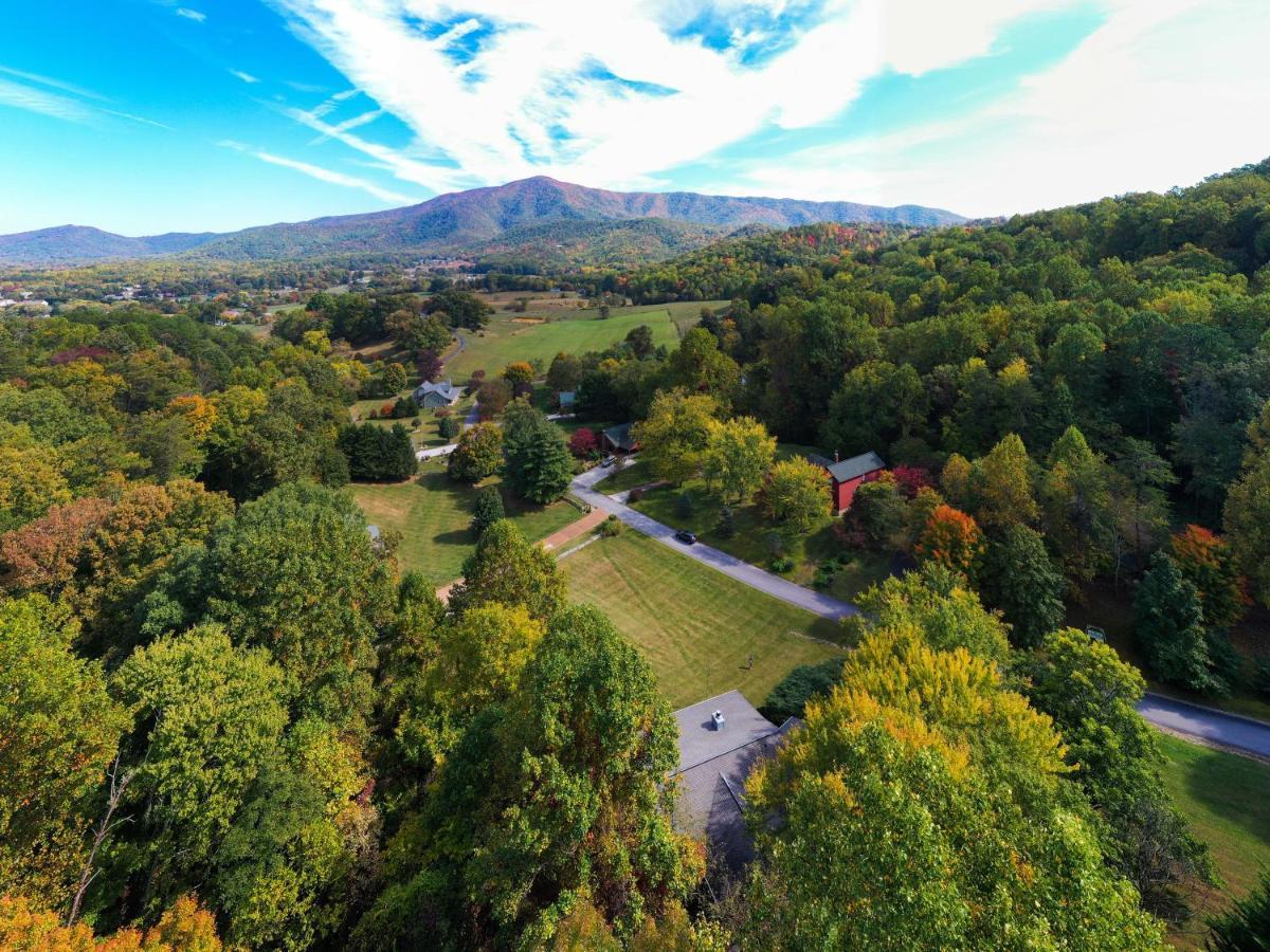 Ole Smoky Bnb - Game Room, Hot Tub, Mtn Views! 鸽子谷 外观 照片