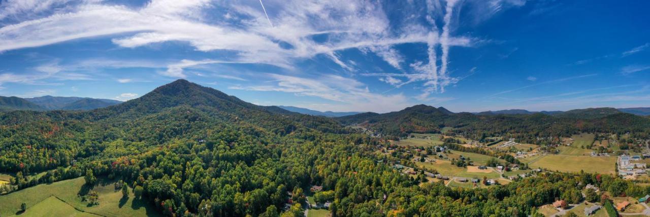 Ole Smoky Bnb - Game Room, Hot Tub, Mtn Views! 鸽子谷 外观 照片