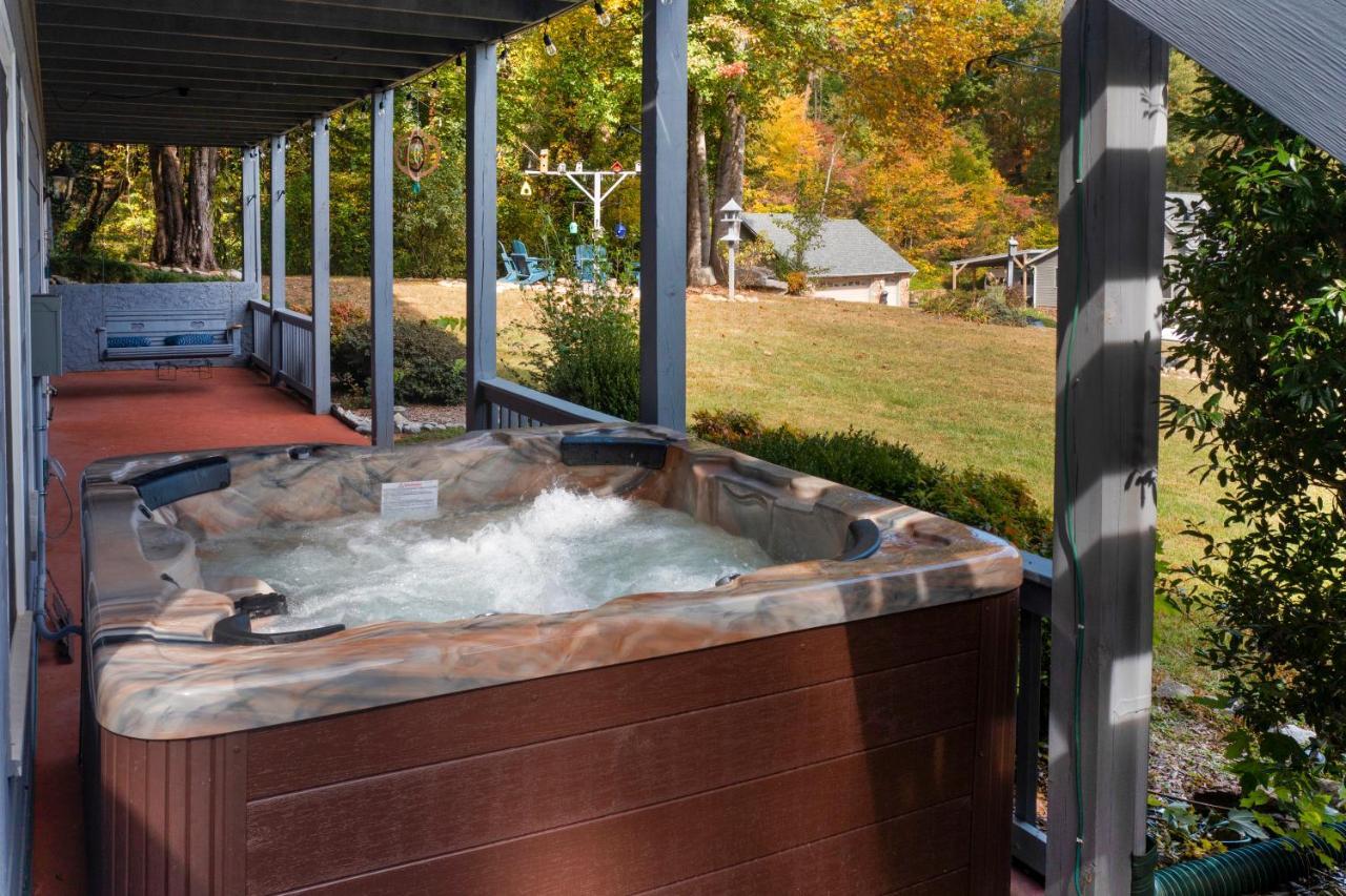 Ole Smoky Bnb - Game Room, Hot Tub, Mtn Views! 鸽子谷 外观 照片